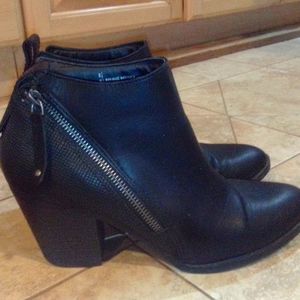 DV Dolce Vita • 8.5 women's ankle boots/booties with zippers black leather